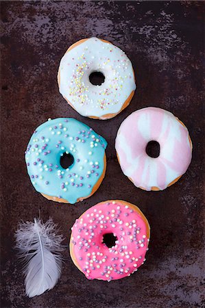 simsearch:659-06373902,k - Donuts with icing Foto de stock - Sin royalties Premium, Código: 659-08896496