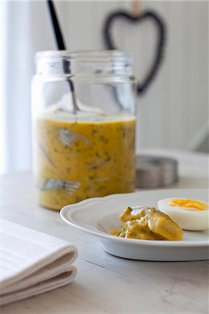 Mustard with harring and boiled egg Foto de stock - Sin royalties Premium, Código: 659-08896525