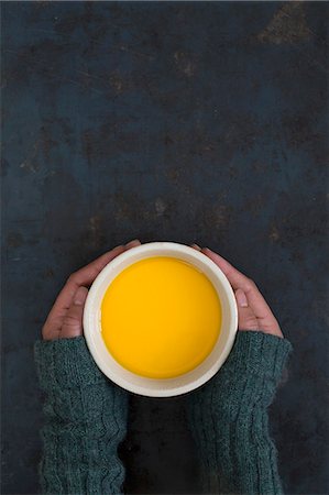 simsearch:659-09124999,k - Hands holding a cup of hot sea buckthorn tea Stock Photo - Premium Royalty-Free, Code: 659-08896550