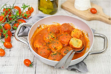 simsearch:659-08940536,k - Ricotta Meatballs In Sauce Stock Photo - Premium Royalty-Free, Code: 659-08896584