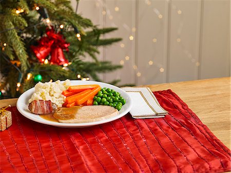 A child's portion of a Christmas turkey dinner Foto de stock - Sin royalties Premium, Código: 659-08896607