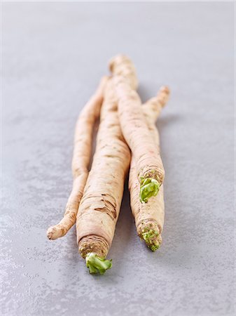 simsearch:659-08896661,k - Organic Hamburg Root Parsley Photographie de stock - Premium Libres de Droits, Code: 659-08896600