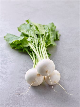 simsearch:659-06186567,k - Three white beets with leaves Stockbilder - Premium RF Lizenzfrei, Bildnummer: 659-08896655