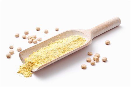 simsearch:659-08895956,k - Lupin flour on a wooden scoop Photographie de stock - Premium Libres de Droits, Code: 659-08896665