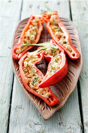 simsearch:659-06495240,k - Red peppers filled with sheep's cheese and rosemary Foto de stock - Sin royalties Premium, Código: 659-08896668