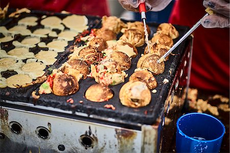 delivery african ethnicity - Stuffed Asian dough balls in a street kitchen Stock Photo - Premium Royalty-Free, Code: 659-08896770