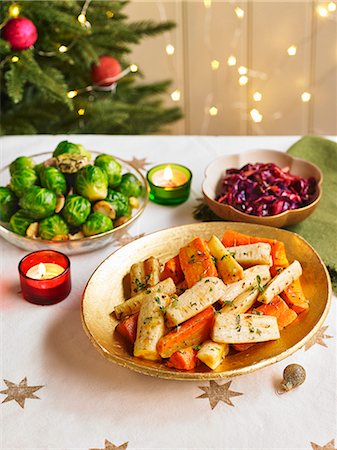 simsearch:659-07959581,k - Carrots Parsnips Apricot Glaze Spiced Red Cabbage And Sprouts With Chestnut And Thyme Stock Photo - Premium Royalty-Free, Code: 659-08896783