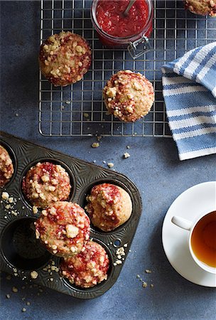 streusel muffin - Strawberry crumb muffins Stock Photo - Premium Royalty-Free, Code: 659-08896900