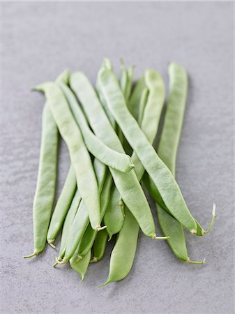 simsearch:659-08896914,k - Green beans on a grey background Photographie de stock - Premium Libres de Droits, Code: 659-08896914