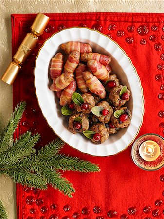 simsearch:659-06186395,k - Plumpudding Stuffing Balls And Pigs In Blankets Foto de stock - Royalty Free Premium, Número: 659-08896910