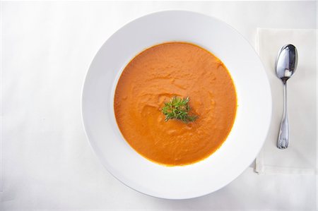 squash recipe - Pumpkin spice soup on white from above Photographie de stock - Premium Libres de Droits, Code: 659-08896967