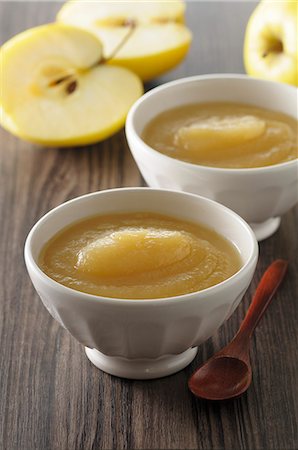 pomiferous fruit - Fresh apple sauce in white bowls Stock Photo - Premium Royalty-Free, Code: 659-08896997