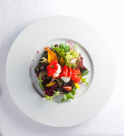 simsearch:659-06901440,k - Tomatoes stuffed with cream cheese on a bed of salad Photographie de stock - Premium Libres de Droits, Code: 659-08897005