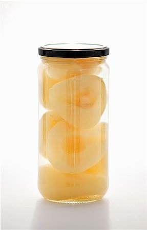 simsearch:659-08897010,k - Preserved pear halves in a jar Foto de stock - Sin royalties Premium, Código: 659-08897099