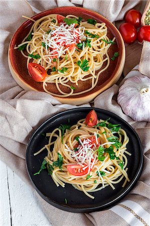 Spaguetti with tomato cheese and oregano, typical italian pasta Foto de stock - Sin royalties Premium, Código: 659-08897138