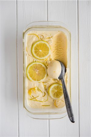 Homemade lemon ice cream in a glass tub with ice cream scoop, view from above Stock Photo - Premium Royalty-Free, Code: 659-08897192
