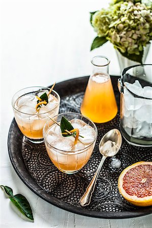 pampelmuse - Grapefruit and Kaffir Lime Cocktail Foto de stock - Sin royalties Premium, Código: 659-08897205