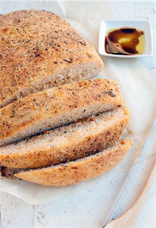 simsearch:659-06901440,k - Italian Focaccia Bread Photographie de stock - Premium Libres de Droits, Code: 659-08897254