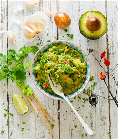 shabby - Guacamole with ingredients Stock Photo - Premium Royalty-Free, Code: 659-08897335