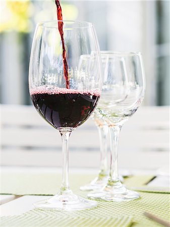 simsearch:659-06903934,k - Red South African wine being poured into a glass Stockbilder - Premium RF Lizenzfrei, Bildnummer: 659-08904096