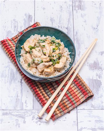 simsearch:859-07150143,k - Chicken in coconut milk on a bed of rice Foto de stock - Sin royalties Premium, Código: 659-08904103