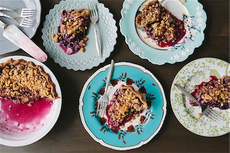 pie and overhead view - Portions of blueberry pie on plates Stock Photo - Premium Royalty-Free, Code: 659-08904265