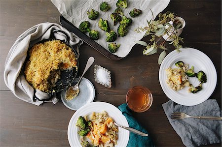 pasta, top view - Macaroni and cheese with pumpkin and broccoli Stock Photo - Premium Royalty-Free, Code: 659-08904269