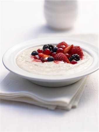 porridge and berries - Porridge with fresh berries Stock Photo - Premium Royalty-Free, Code: 659-08904286