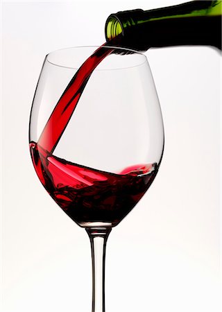 simsearch:659-07739357,k - Red wine being poured into a glass Foto de stock - Sin royalties Premium, Código: 659-08904301