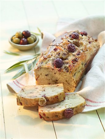 simsearch:659-08905006,k - Olive bread with green and brown olives Foto de stock - Sin royalties Premium, Código: 659-08904366