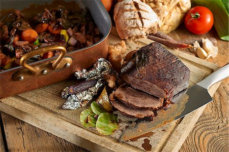 roasting dish - Red wine braised beef with carrots, white cabbage and sourdough crumbs Stock Photo - Premium Royalty-Free, Code: 659-08904407