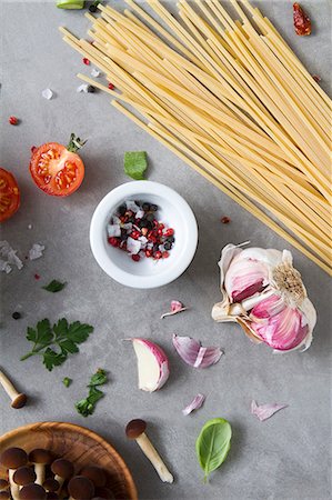simsearch:659-08902786,k - An arrangement of ingredients for pasta dishes with vegetables Stock Photo - Premium Royalty-Free, Code: 659-08904436