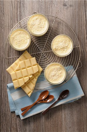 White mousse au chocolat Stock Photo - Premium Royalty-Free, Code: 659-08904457