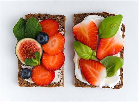 Wholemeal open sandwiches with soya quark and various fruits Stock Photo - Premium Royalty-Free, Code: 659-08904461