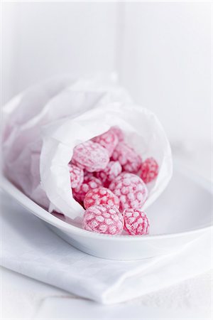 fruit in plastic bag - Raspberry sweets in a bread bag on a white dish Stock Photo - Premium Royalty-Free, Code: 659-08904494
