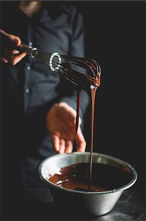 Liquid chocolate dripping from a whisk into a stainless steel bowl Stockbilder - Premium RF Lizenzfrei, Bildnummer: 659-08904605