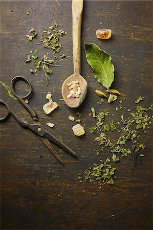 Ingredients the herbal tea with rock sugar Stock Photo - Premium Royalty-Free, Code: 659-08904602