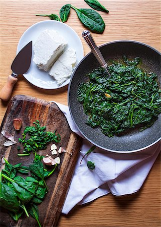 Steamed spinach with ricotta and garlic being made Stock Photo - Premium Royalty-Free, Code: 659-08904643