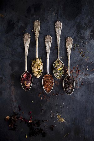 simsearch:659-07959115,k - Various types of tea on five vintage spoons (seen from above) Stock Photo - Premium Royalty-Free, Code: 659-08904713