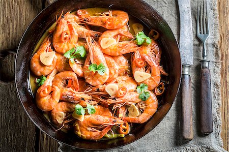 panfried - Prawns with garlic, parsley and chilli peppers Stock Photo - Premium Royalty-Free, Code: 659-08904756
