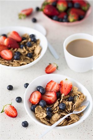 fiber (nutrition) - Wholemeal muesli with fruit Stock Photo - Premium Royalty-Free, Code: 659-08904814