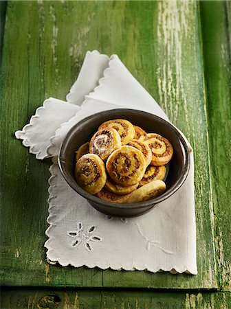 Pistachio buns with ginger and lemon preserve Foto de stock - Sin royalties Premium, Código: 659-08904826