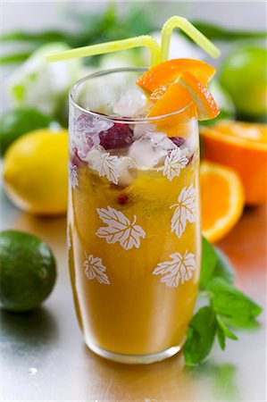 simsearch:659-03529641,k - A citrus fruit drink Foto de stock - Sin royalties Premium, Código: 659-08904875