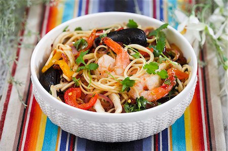 seafood pasta mussels shrimp - Spaghetti with seafood and peppers Stock Photo - Premium Royalty-Free, Code: 659-08904872
