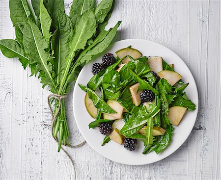 Dandelion salad with pears and blackberries on white wooden table Stock Photo - Premium Royalty-Free, Code: 659-08905087