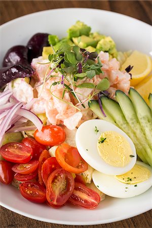 simsearch:659-08419455,k - A vegetable salad with shrimps and hard-boiled eggs Stock Photo - Premium Royalty-Free, Code: 659-08905134