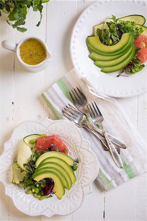 simsearch:659-08905148,k - Avocado salad with grapefruit and courgette Photographie de stock - Premium Libres de Droits, Code: 659-08905139