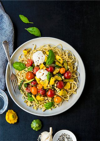 pasta overhead - Spaghetti with anchovy paste, sautéed vegetables, burrata and basil Stock Photo - Premium Royalty-Free, Code: 659-08905147