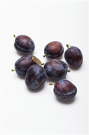 simsearch:659-06187250,k - Damsons on a white surface Stock Photo - Premium Royalty-Free, Code: 659-08905268