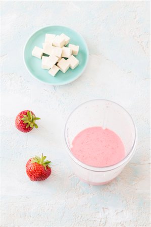 simsearch:659-08940253,k - Vegan strawberry smoothie with soya milk and silk tofu Stock Photo - Premium Royalty-Free, Code: 659-08905349